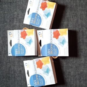 Globe Décor Mini Silicone Bakeware Set 4 Star Shaped Mold Baking Freezing NIB
